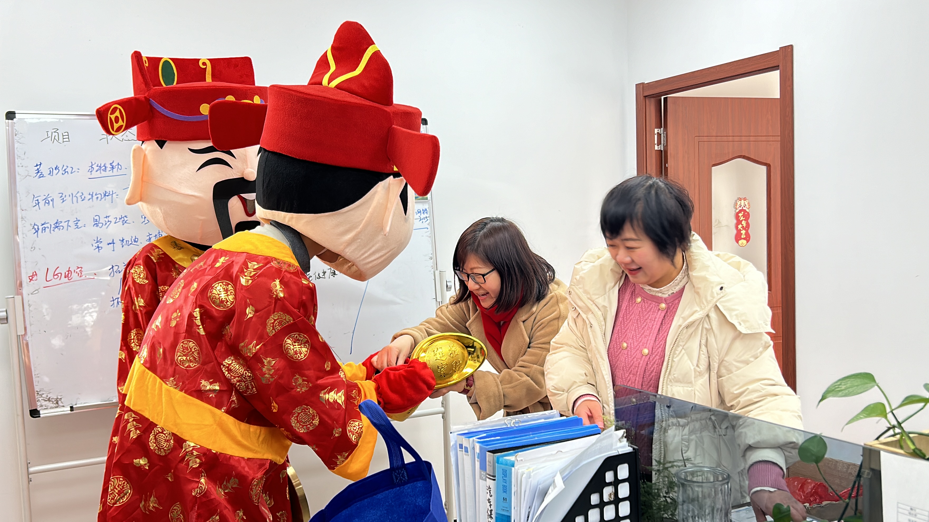 茄子网站在线观看25年開工發紅包 茄子网站在线观看25年開工發紅包