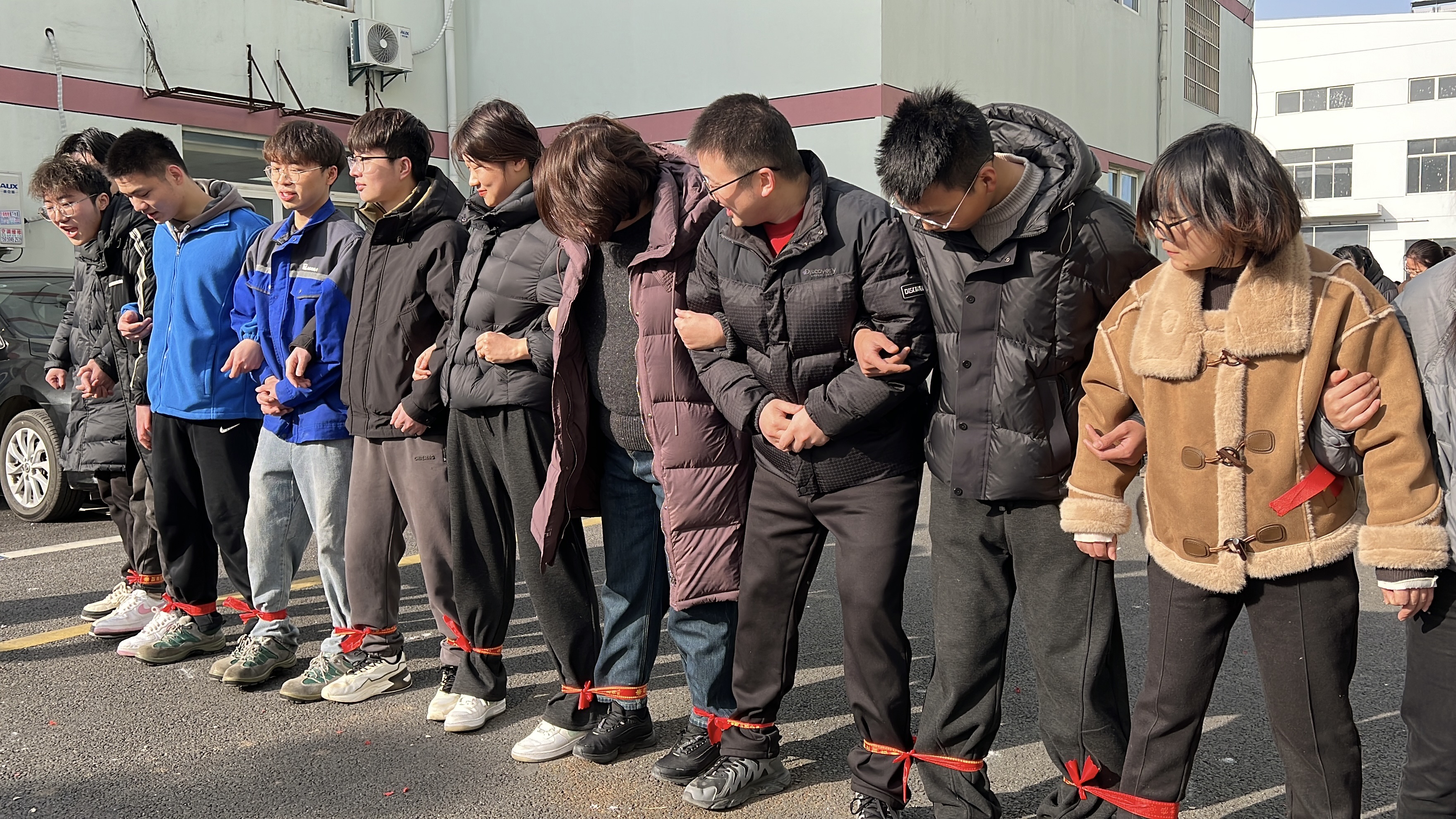 茄子网站在线观看2025年開工兩人三足活動 茄子网站在线观看2025年開工兩人三足活動