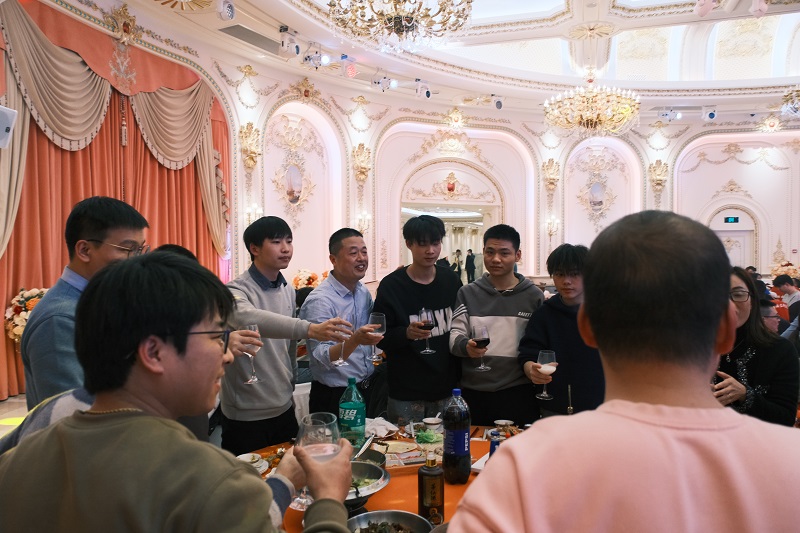 茄子网站在线观看2025年年會敬酒-3 茄子网站在线观看2025年年會敬酒-3