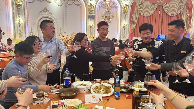 茄子网站在线观看2025年年會敬酒-4 茄子网站在线观看2025年年會敬酒-4